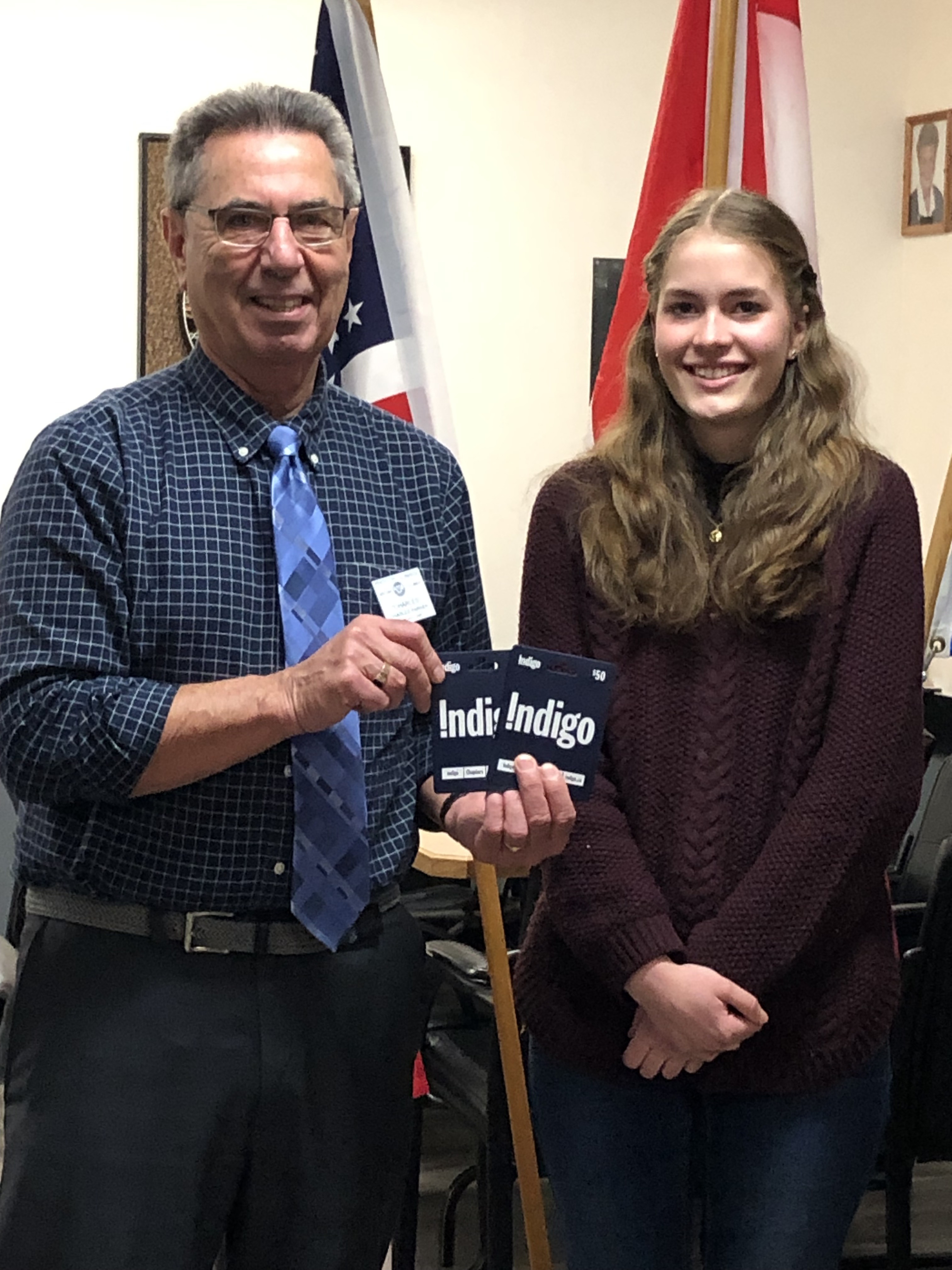 President Charles presents Meredith with Indigo gift certificates.